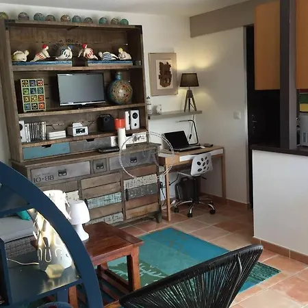 Apartment T3 De Standing Avec Grande Terrasse Vue Colline *